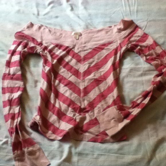 Hollister off the shoulder shirt❤