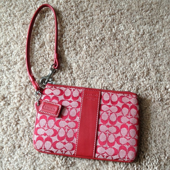 🚫SOLD IN BUNDLE🚫💯Authentic Red Coach Wristlet😍