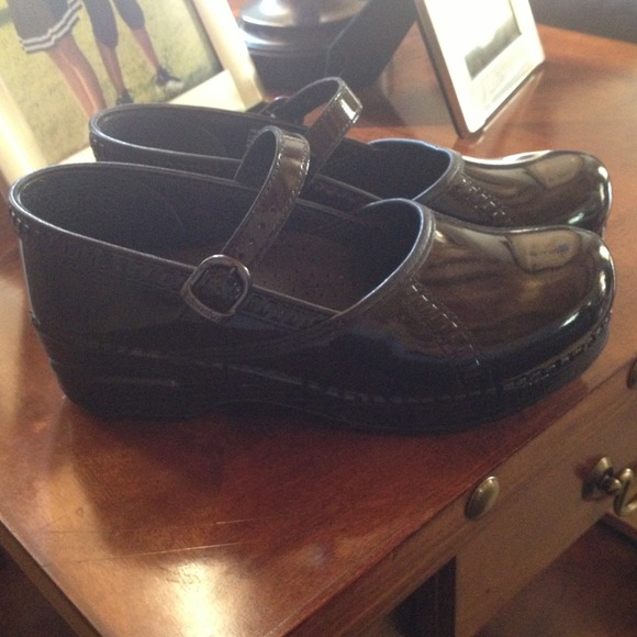 NWOT Dansko Mary Jane Clogs