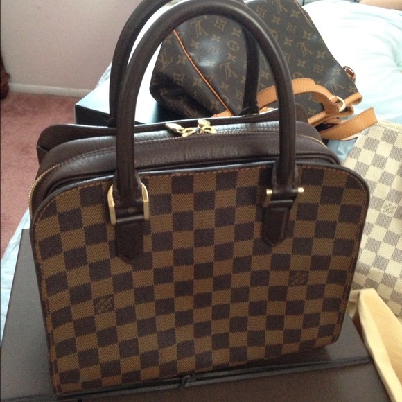 🎊Sale today only🎊Authentic LV Damier Ebene Trian