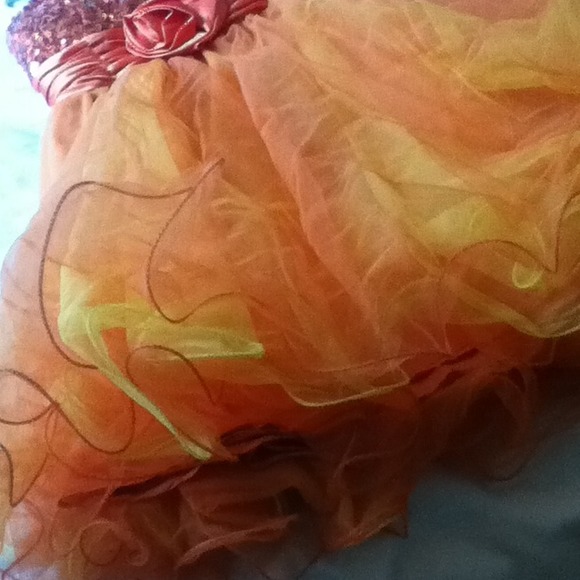 HOMECOMING DRESS💛 - Picture 4 of 4
