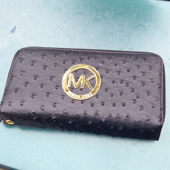 M kors wallet