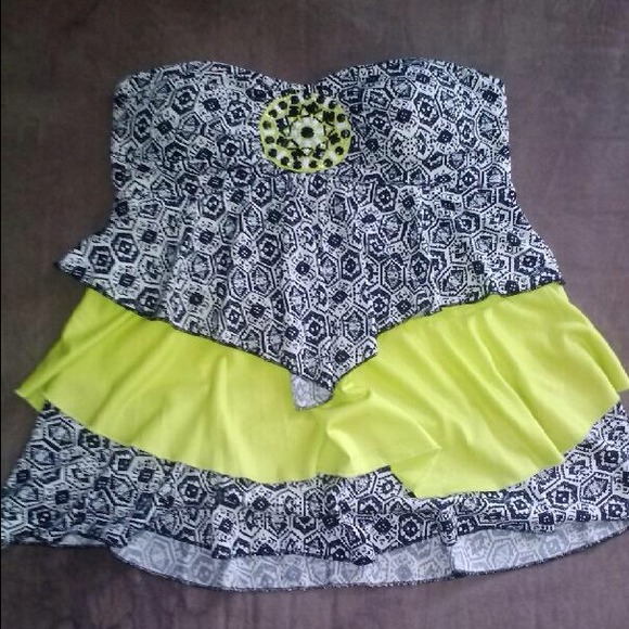 Gorgeous Rampage Top - BRAND NEW