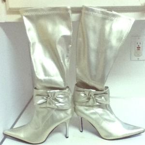 Metallic boot