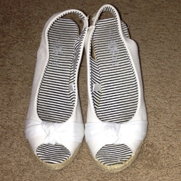 Cute peek toe wedges