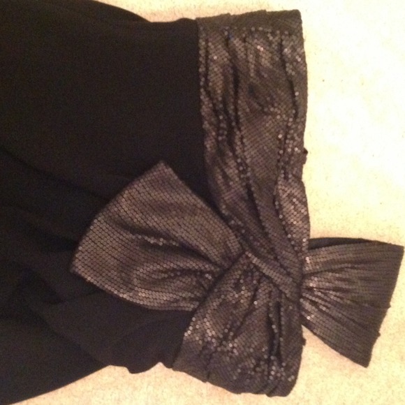 Carmen Marc Valvo evening dress - Picture 3 of 3