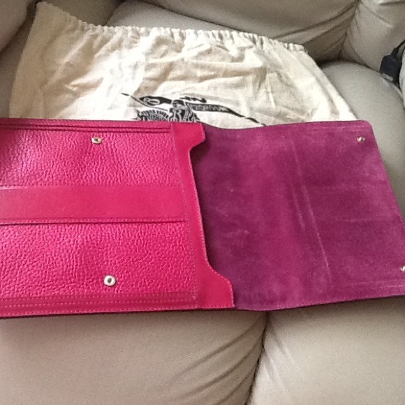 SOLD .....authentic burberry leather iPad case - Picture 3 of 3