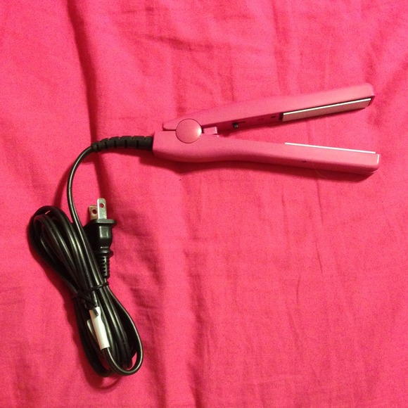 Mini hair straightener free with purchase