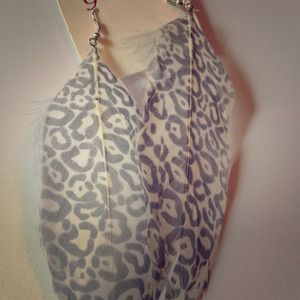 ⚡️SOLD⚡️14. Cheetah print feather earrings