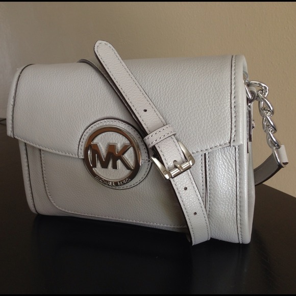🚫SOLD🚫- Michael Kors Grey Crossbody Bag - Picture 2 of 4