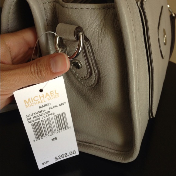 🚫SOLD🚫- Michael Kors Grey Crossbody Bag - Picture 4 of 4