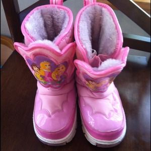 Girls light up snow boots!