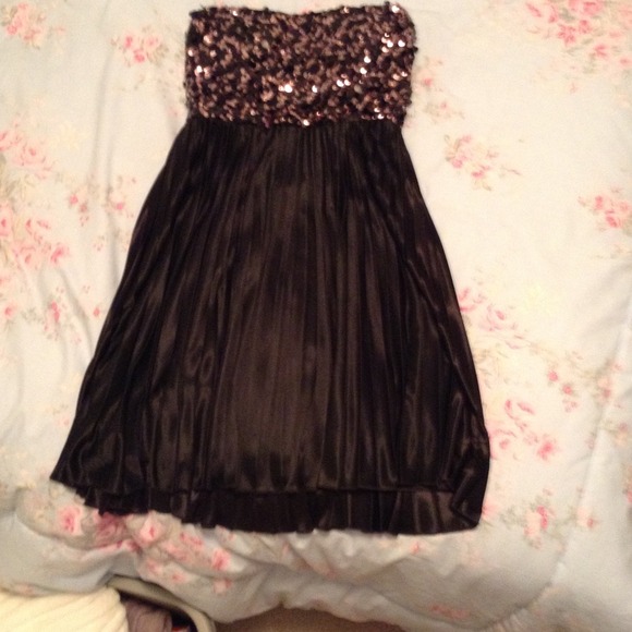 Strapless sequin top dress