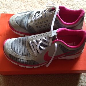 🌟RESERVED!!🌟Nike Free 7.0 Pink & Grey