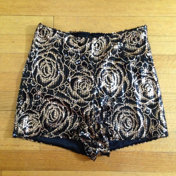 ❌SOLD❌Black Sequin Rose Print High Waist Shorts - Picture 2 of 2