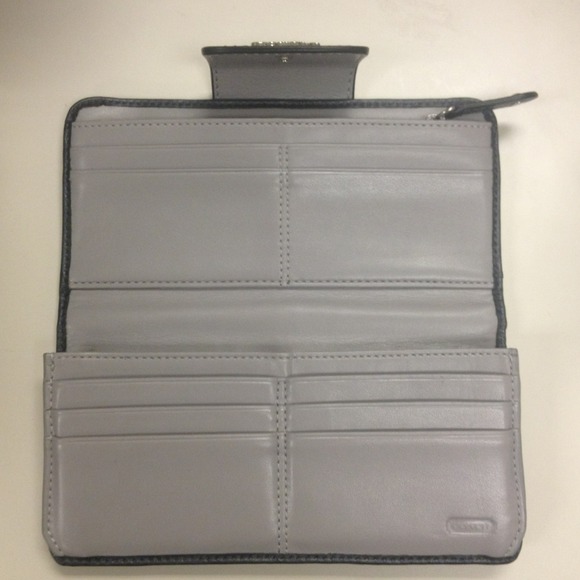 -SOLD-💯% Authentic Coach Wallet - Picture 2 of 4