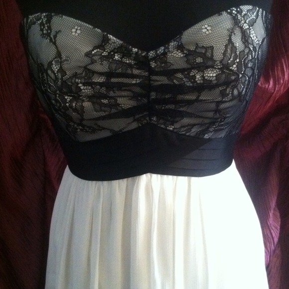 Vera Lace Tiered High-Low Dress-8 - Picture 2 of 3