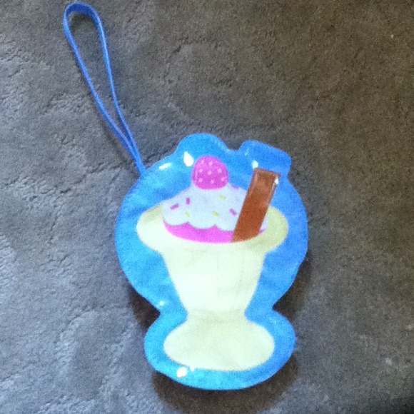 :) small ice cream sunday purse