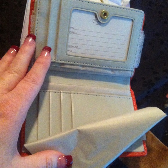 SOLD🎈overflowz1💋Authentic Coach Wallet❤ - Picture 4 of 4