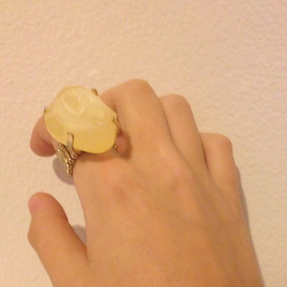 pale yellow gemstone ring
