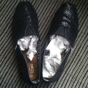 black sparkle toms