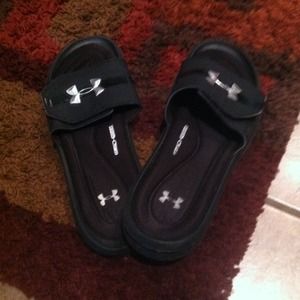 ❌SOLDfor @andreiaf11❌👍Men's Underarmour Slides!