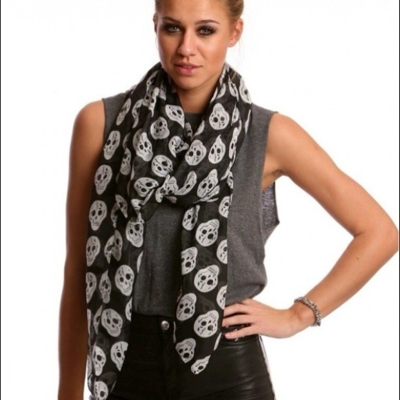 💀Black and white chiffon skull scarf💀 - Picture 4 of 5