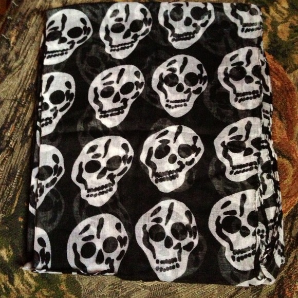 💀Black and white chiffon skull scarf💀 - Picture 5 of 5