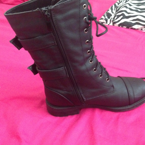 Combat Boots - Picture 4 of 4