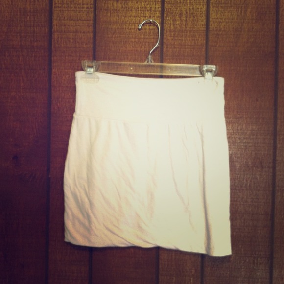 ⚡FLASH SALE ⚡White Rue 21 tight body skirt