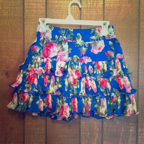 ⚡FLASH SALE ⚡Abercrombie & Fitch floral skirt