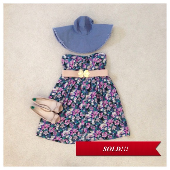 SOLD in bundle!!! Floral sweetheart dress