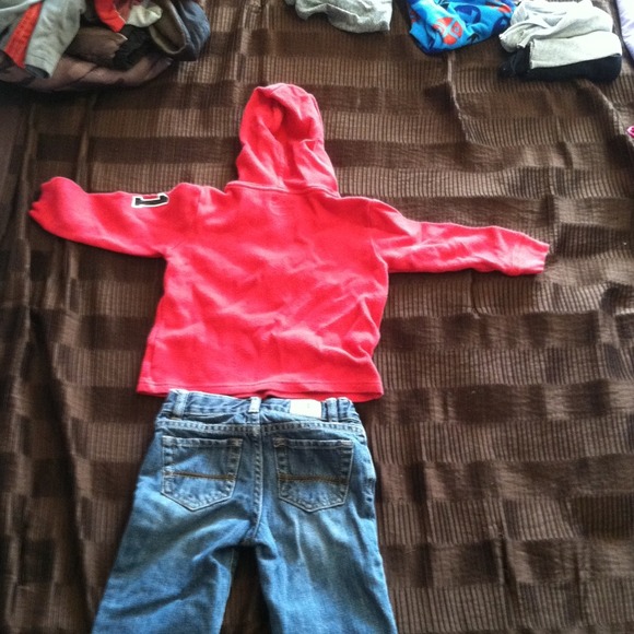 Sweat shirt and jeans for a one year old - Picture 2 of 4