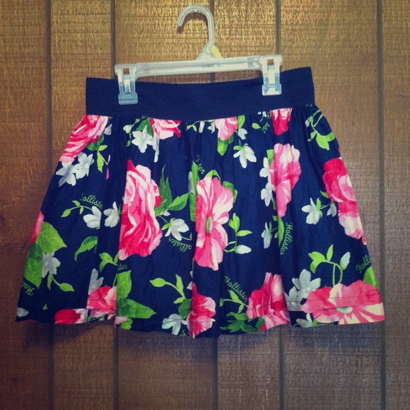 ⚡FLASH SALE ⚡Hollister floral skirt