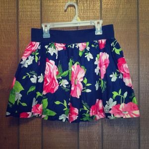 ⚡FLASH SALE ⚡Hollister floral skirt