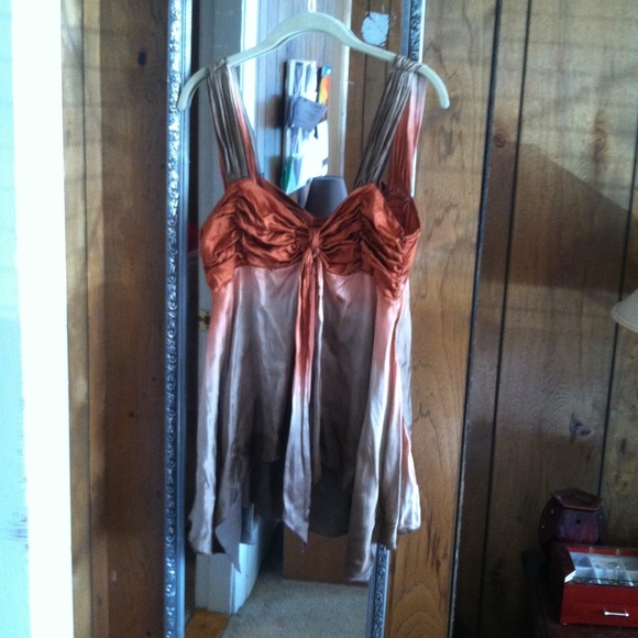 Top - Picture 2 of 4