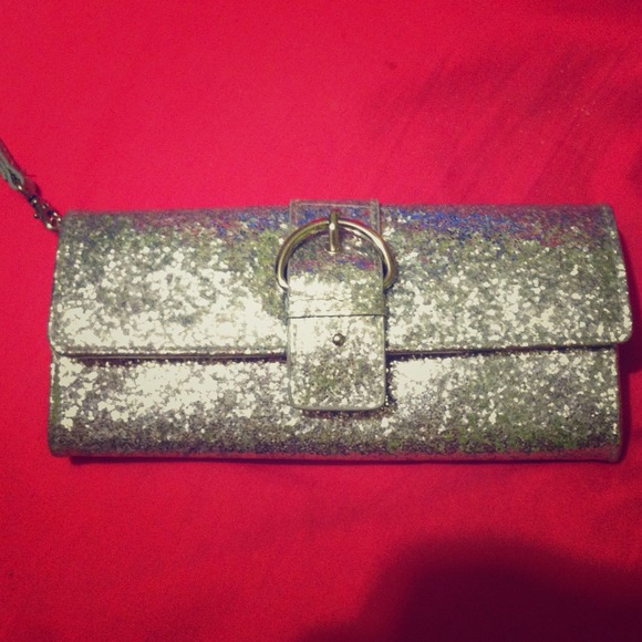 🎀⚡FLASH SALE ⚡🎀 Glittery silver clutch!