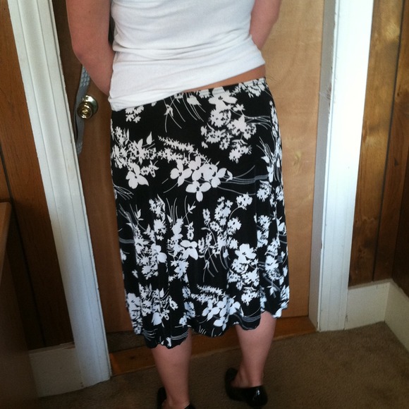 Skirt - Picture 2 of 4