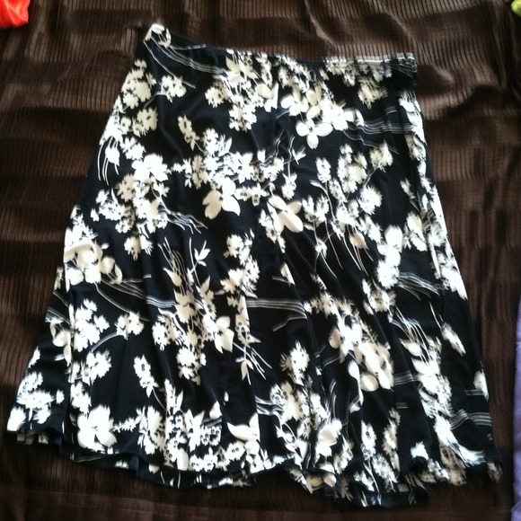 Skirt - Picture 3 of 4