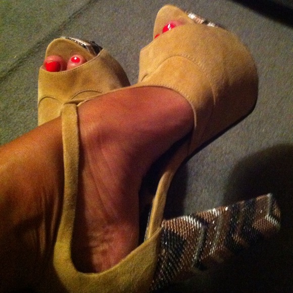 Jessica Simpson Dany TRADED TO @kimmylbc63. Woohoo