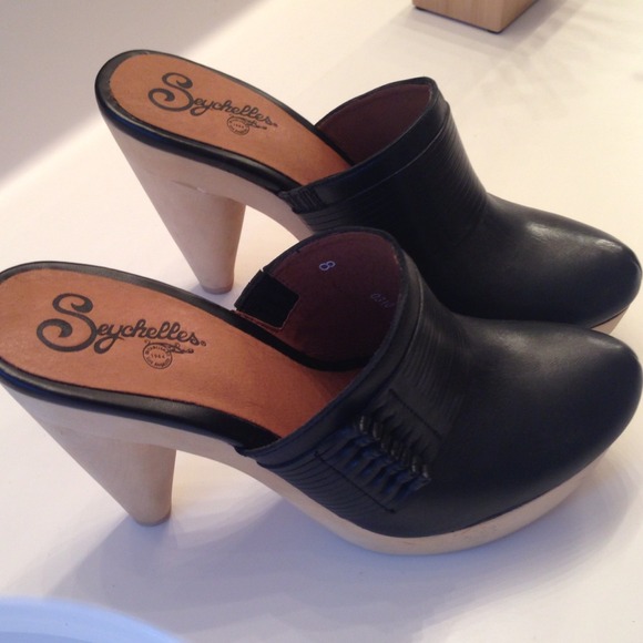 Seychelles clog mule! So cute! Anthropologie.