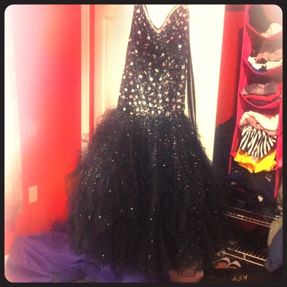 Mermaid style dress worn once!!!