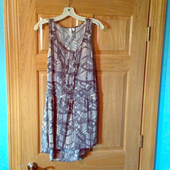 Dresses & Skirts - Hi-lo patterned dress