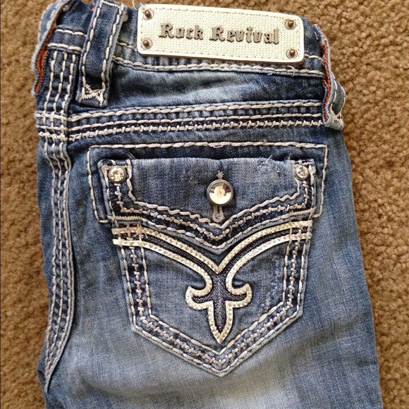BRAND NEW ROCK REVIVAL JEANS. Size 25