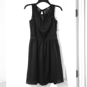 NEW Lauren Conrad size 6 Lace Yoke Dress