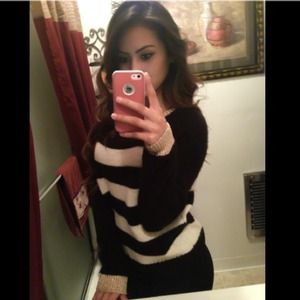 ❗️🔴SOLD🔴❗️Stripe black&white sweater
