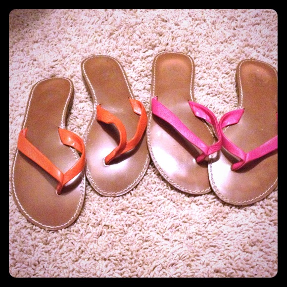 Gap leather flip flops