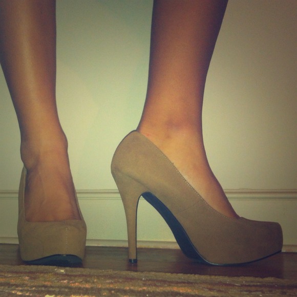 Pointed Tan Heels, Tan lining, Black sole 🎀