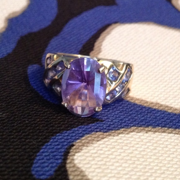 Jewelry - 10k Gold Amethyst Ring