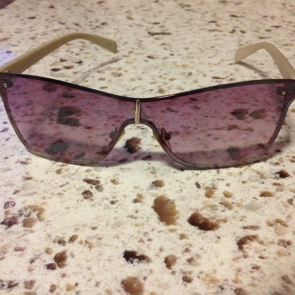Outerwear - Steve Madden sunglasses